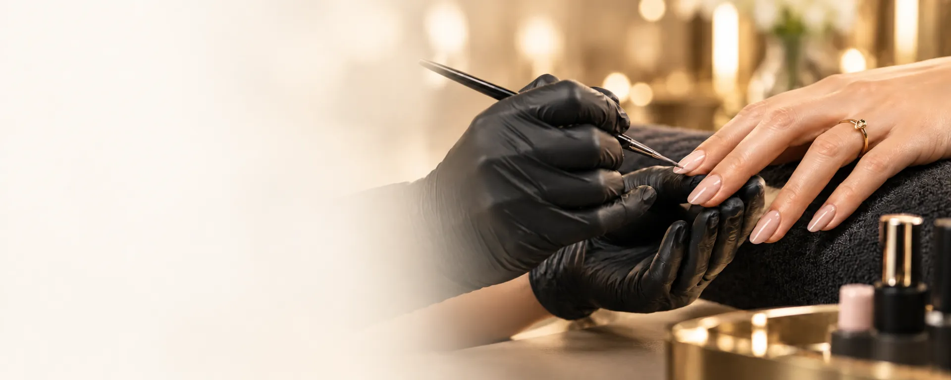 Manicura de lujo en tonos nude — Intriago Hair Studio